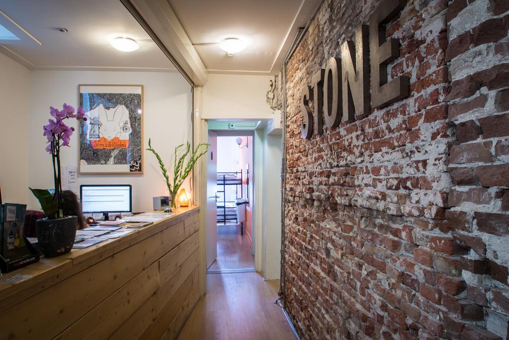 Stone Hotel & Hostel Utrecht Bagian luar foto