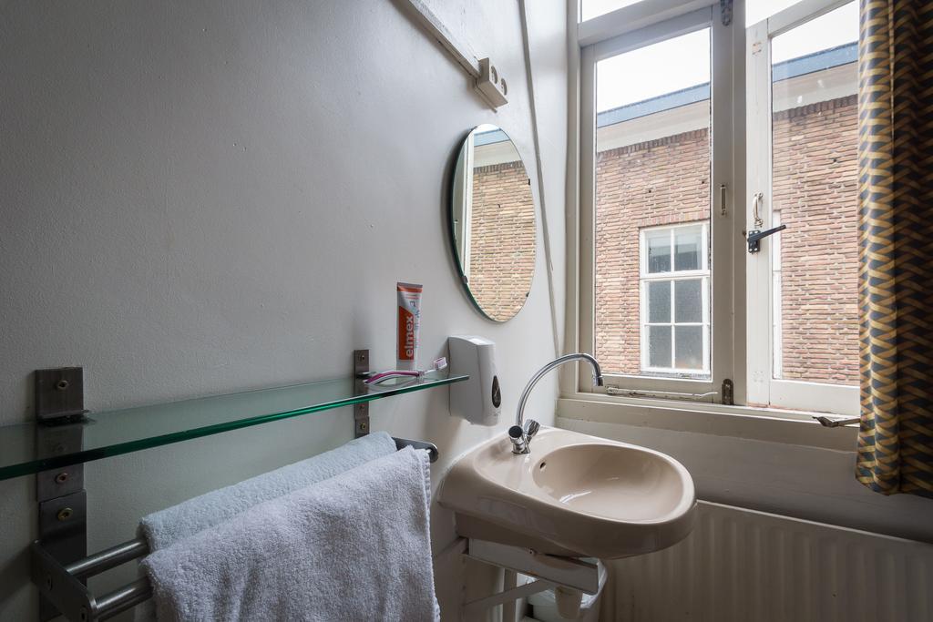 Stone Hotel & Hostel Utrecht Ruang foto