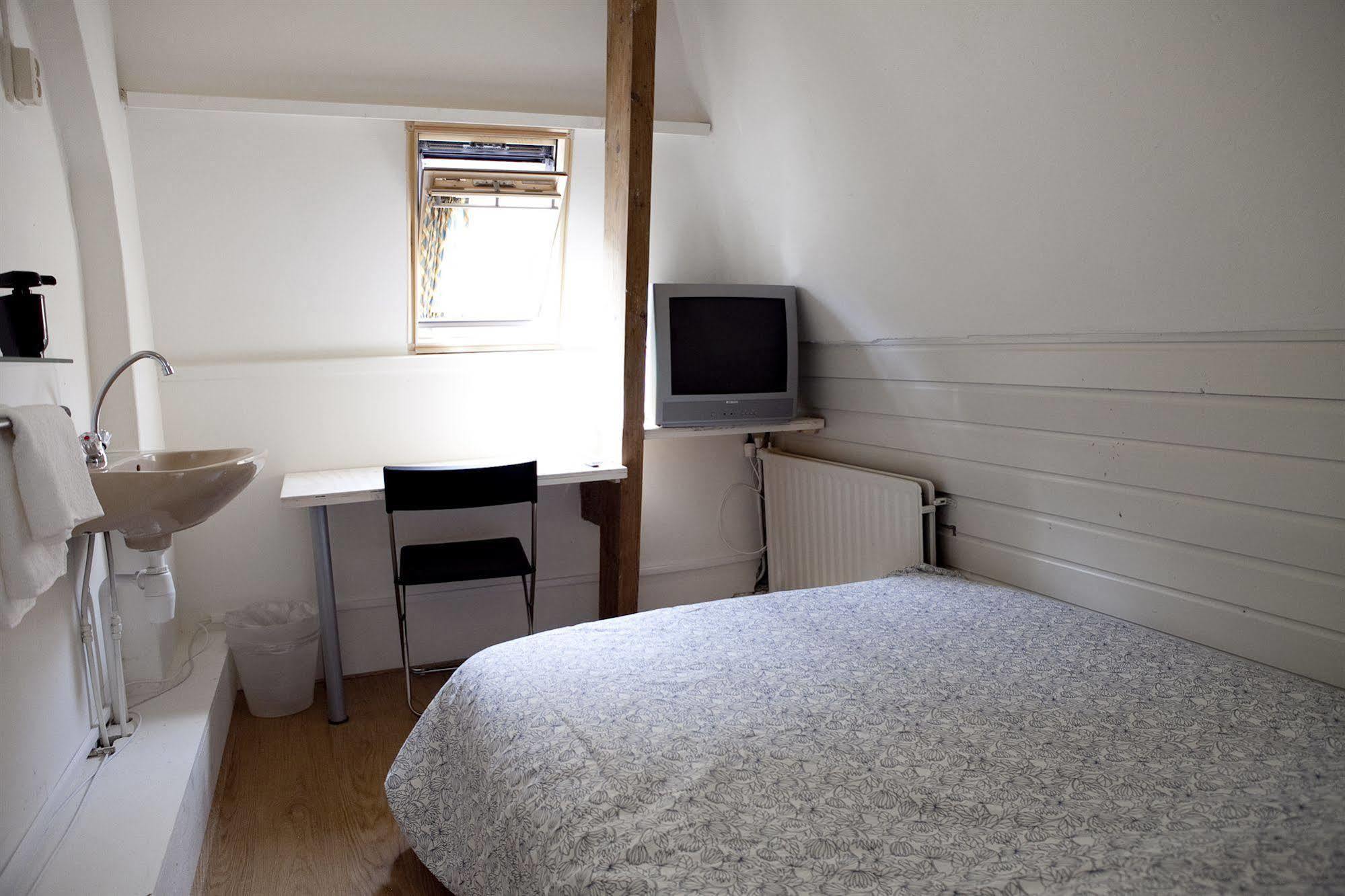 Stone Hotel & Hostel Utrecht Bagian luar foto