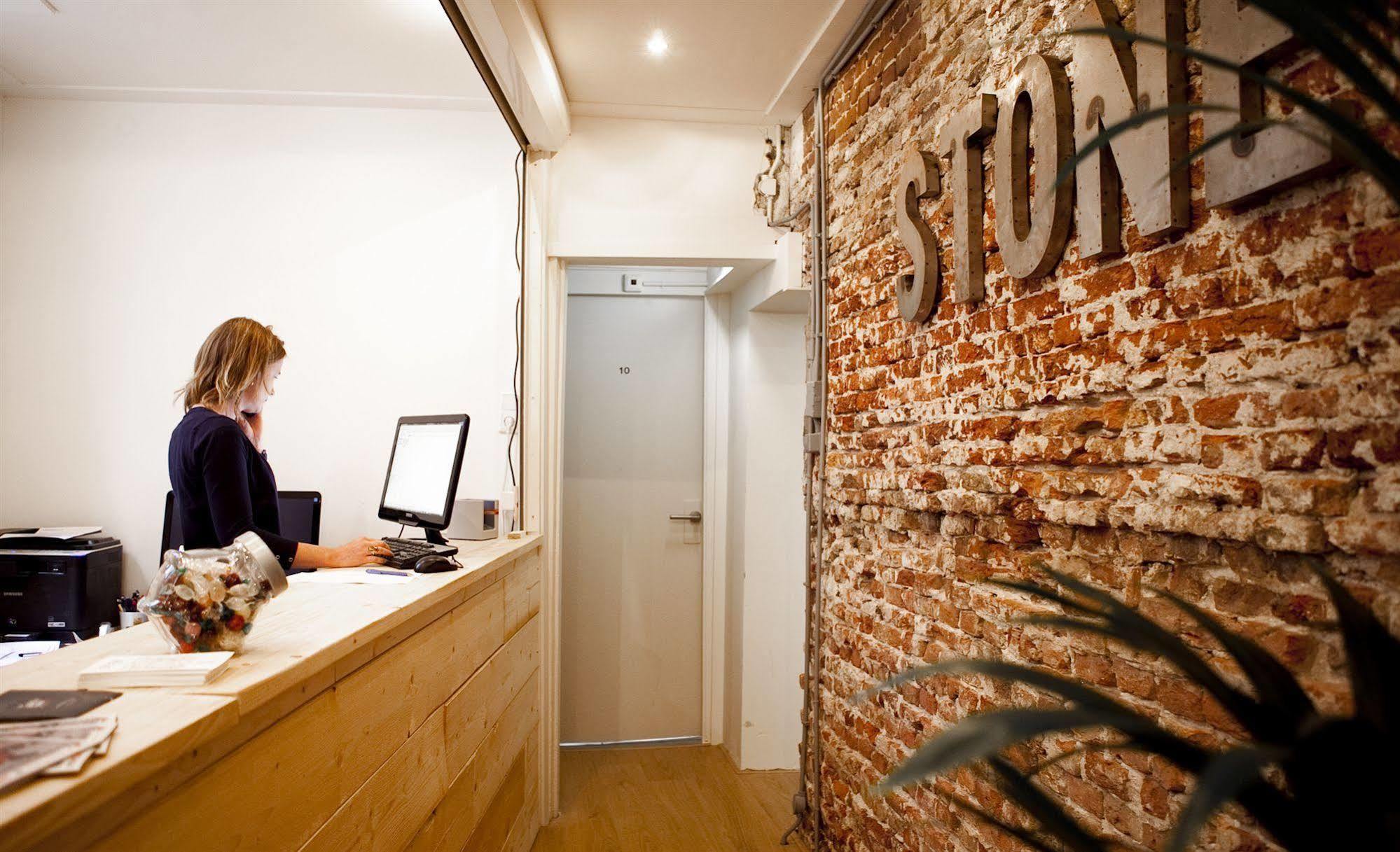 Stone Hotel & Hostel Utrecht Bagian luar foto